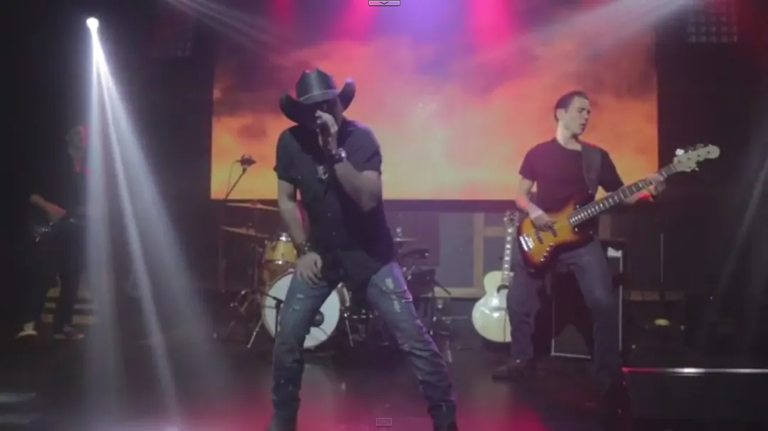 The Ultimate Aldean photo gallery image 17