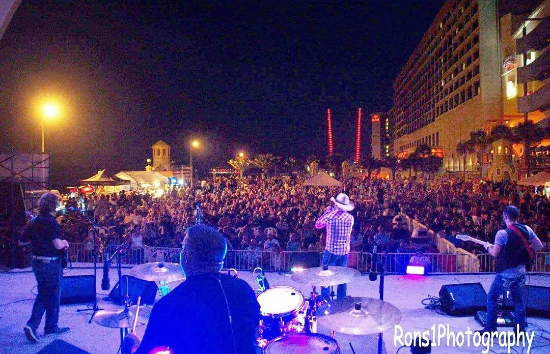 The Ultimate Aldean photo gallery image 19